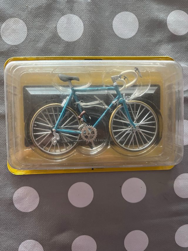 Bicicleta de colección azul Bernard Rinaull.