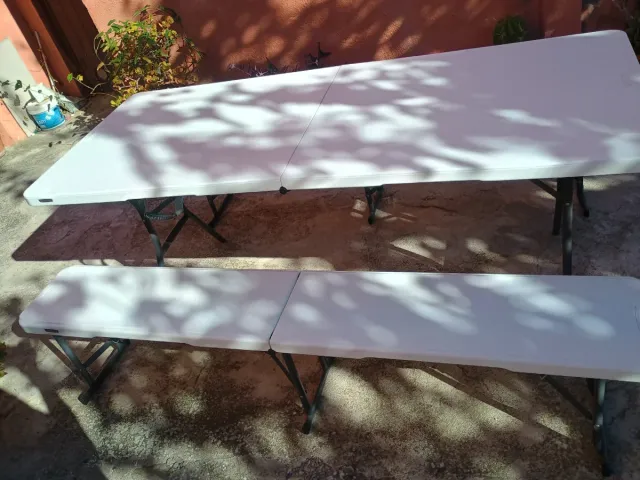 Mesa y bancos plegables para fiestas