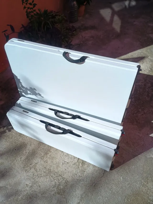 Mesa y bancos plegables para fiestas