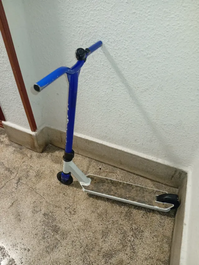 Patineta azul con timbre