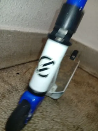 Patineta azul con timbre