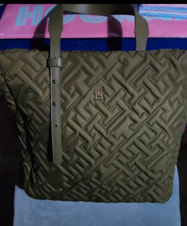 Bolso Tommy Hilfiger acolchado