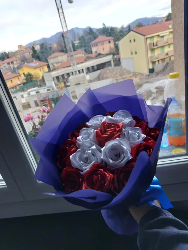 Mazzo di rose in tessuto