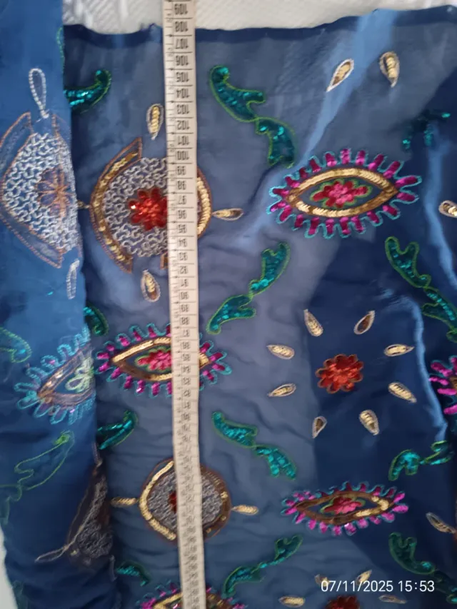 Tejido fantasía azul con lentejuelas