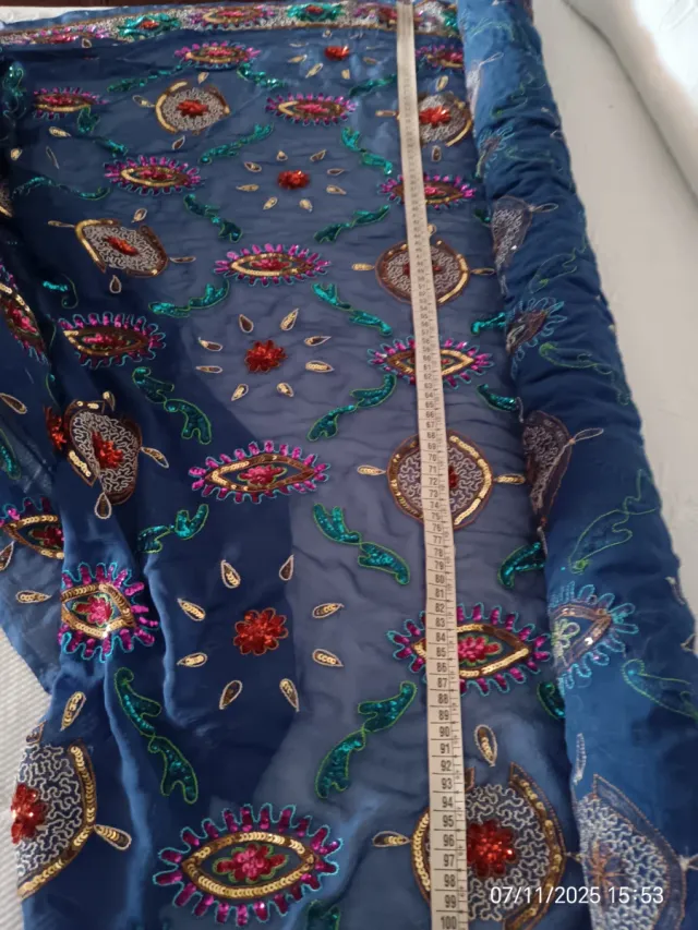 Tejido fantasía azul con lentejuelas