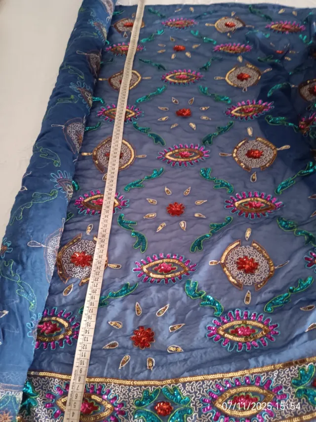 Tejido fantasía azul con lentejuelas