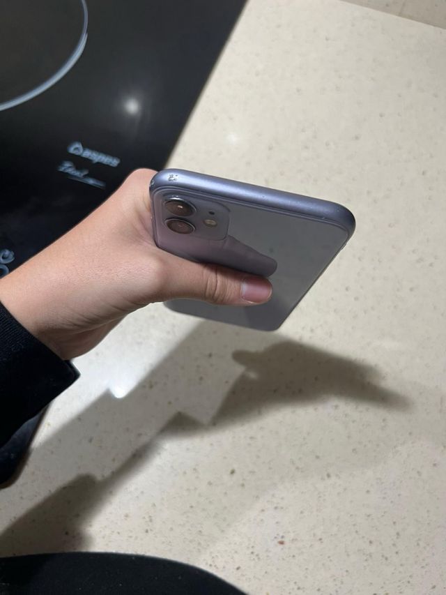 iPhone 11 Roxo