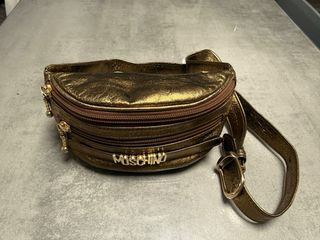 Riñonera Moschino Dorada