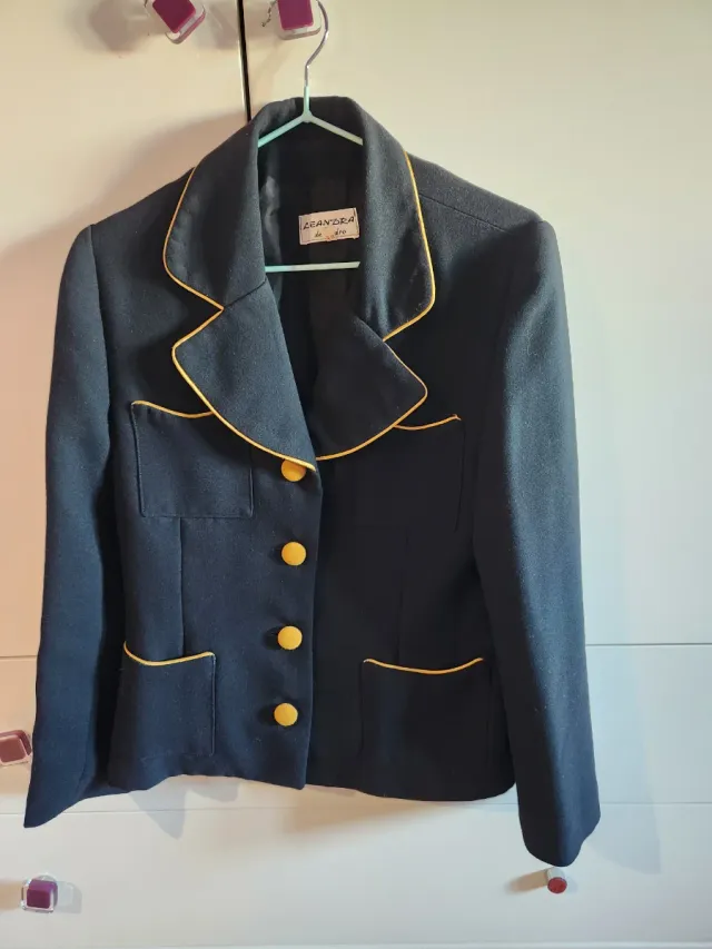 Chaqueta LEANDER negra con detalles dorados