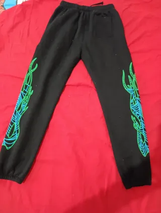 Pantalones de chándal negros con diseño