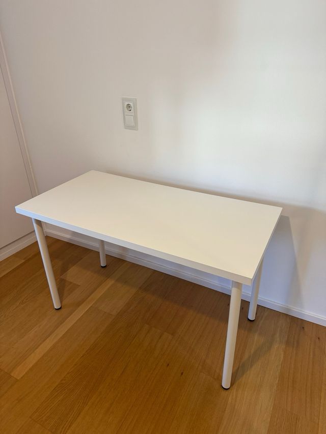 Tavolo bianco IKEA