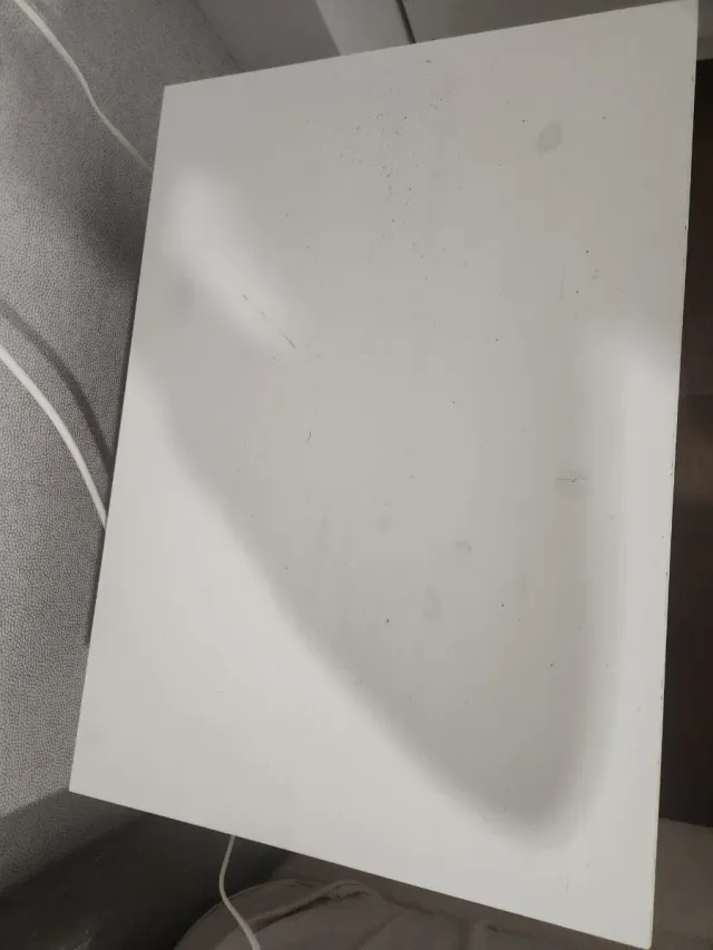 2 Mesitas de noche. Ver cómoda.