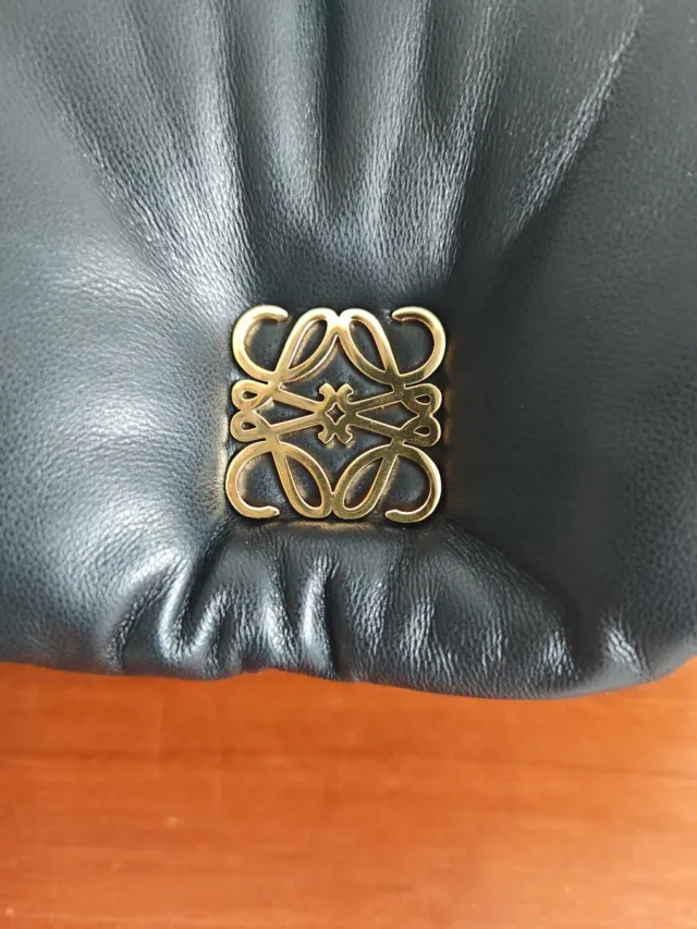 Bolso Goya Loewe Negro y Dorado