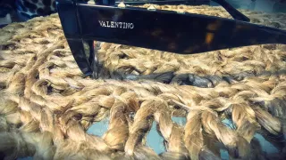 Gafas de sol Valentino negras y marrones.