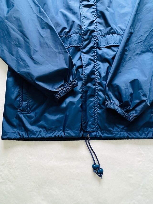 Chubasquero cortavientos azul