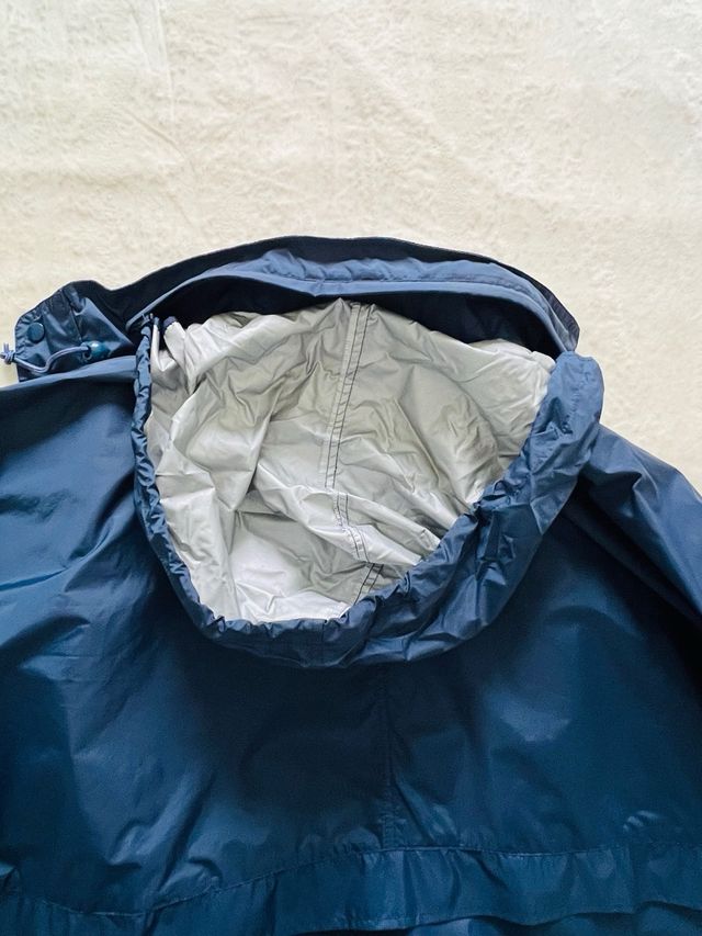 Chubasquero cortavientos azul