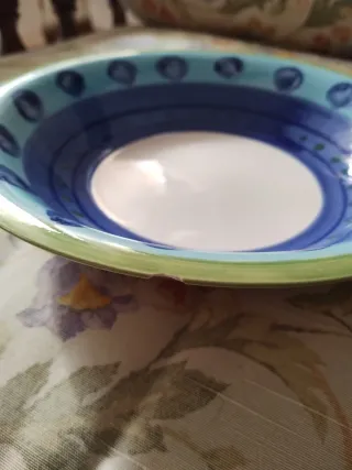 Set 4 piatti piani e 4 scodelle decorati a mano