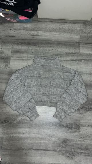 Jersey gris cuello alto crop