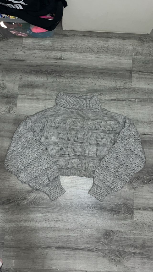 Jersey gris cuello alto crop