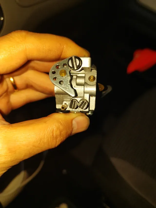 Carburatore Walbro per Decespugliatore FS44