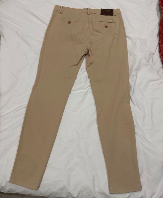 Pantalón chino beige