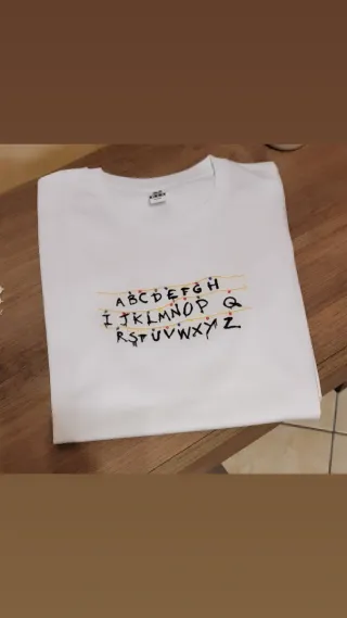 Maglietta bianca strange things