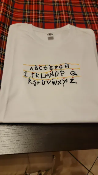 Maglietta bianca strange things