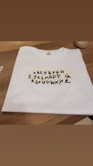 Maglietta bianca strange things