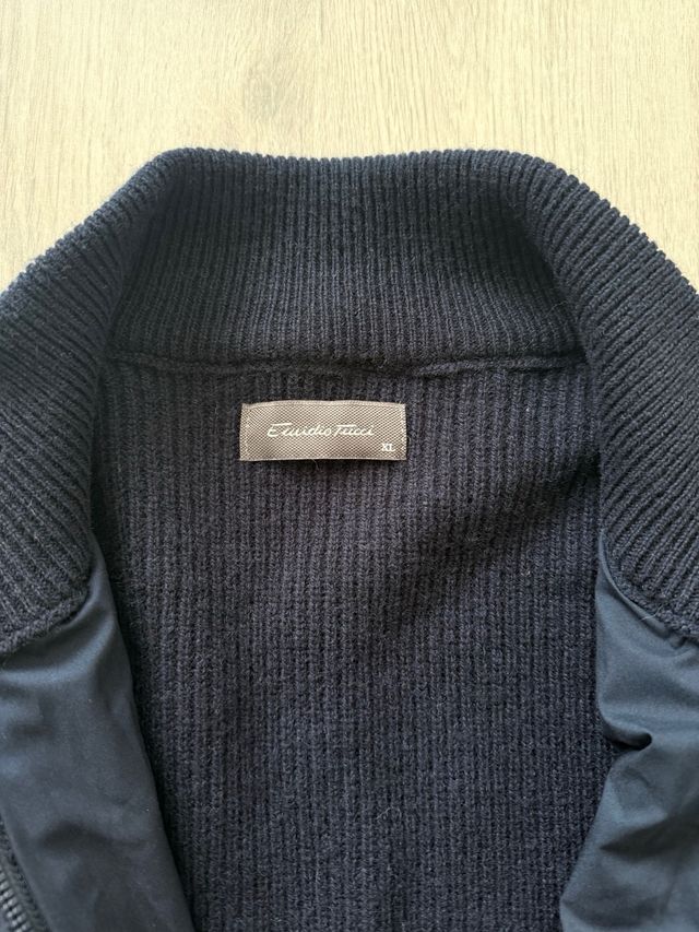 Chaqueta Emilio Tucci azul acolchada y de punto