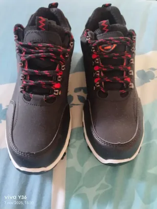 Zapatos de seguridad negros y rojos