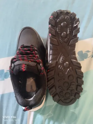 Zapatos de seguridad negros y rojos