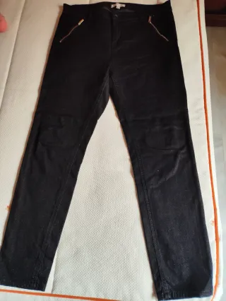 Pantalón negro con brillo