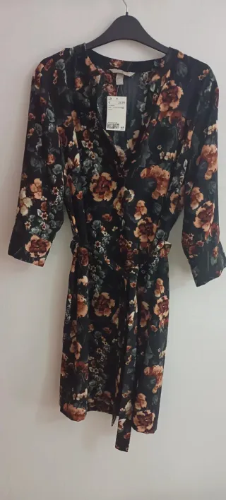 Vestido H&M floral negro talla 44