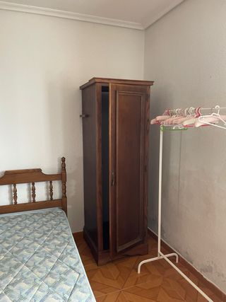 Juego de 2 camas de madera de 80 cm y armarios