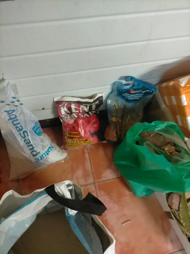 ! Chollo! Ven rápido. Lote acuarios y accesorios