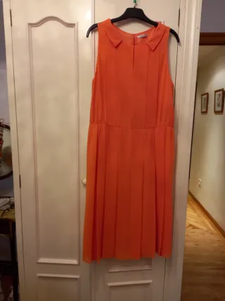 Vestido naranja con cuello Peter Pan