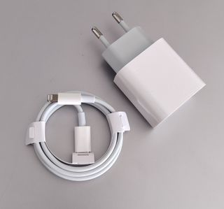 Caricabatterie compatibile iPhone 14/13/12/11/10 con cavo da 1M