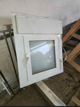 VENTANA OSCILOBATIENTE DE PVC