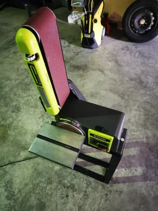 Lijadora de banda Rioby estacionária.