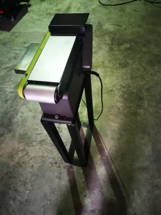 Lijadora de banda Rioby estacionária.