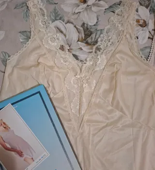 2 Sottovesti Lingerie Tg. XL Beige e Rosa