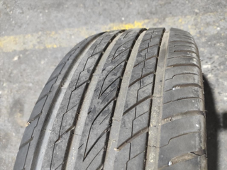 juego de 2 neumáticos 235/45R17, año 2023.