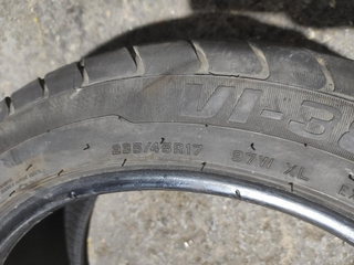 juego de 2 neumáticos 235/45R17, año 2023.