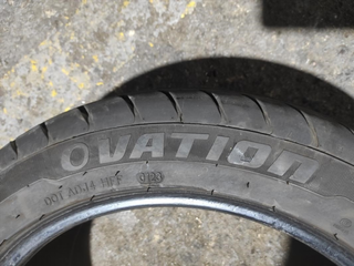 juego de 2 neumáticos 235/45R17, año 2023.