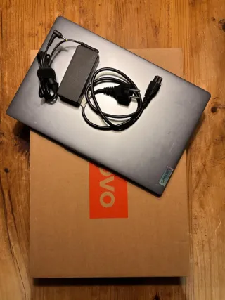 Portátil Lenovo IdeaPad Slim 3 Gris