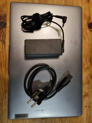 Portátil Lenovo IdeaPad Slim 3 Gris