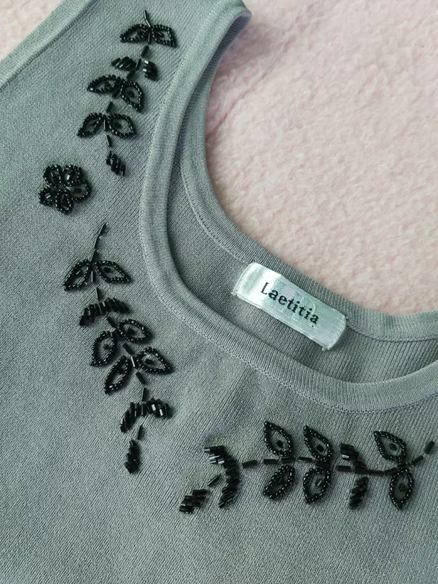 Blusa Laetitia con bordado de pedrería