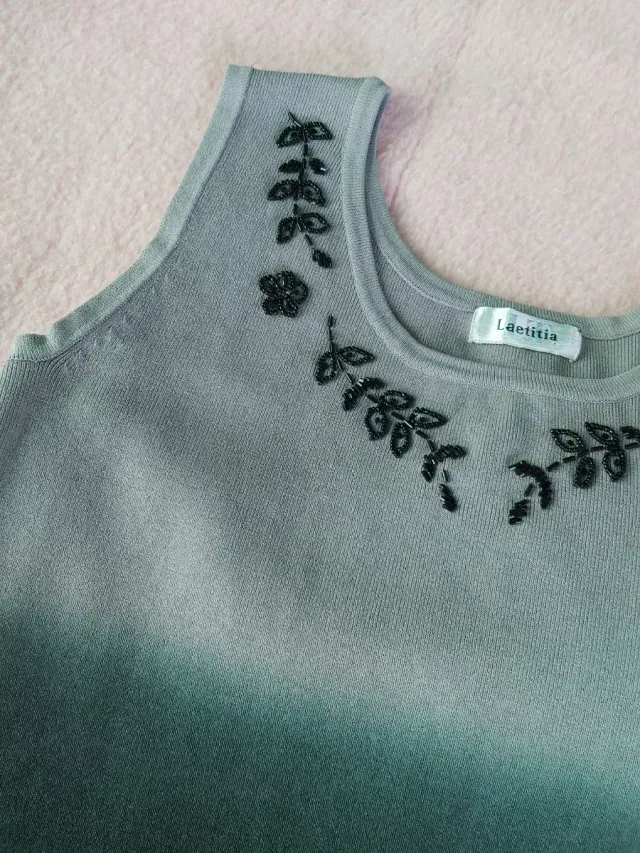 Blusa Laetitia con bordado de pedrería