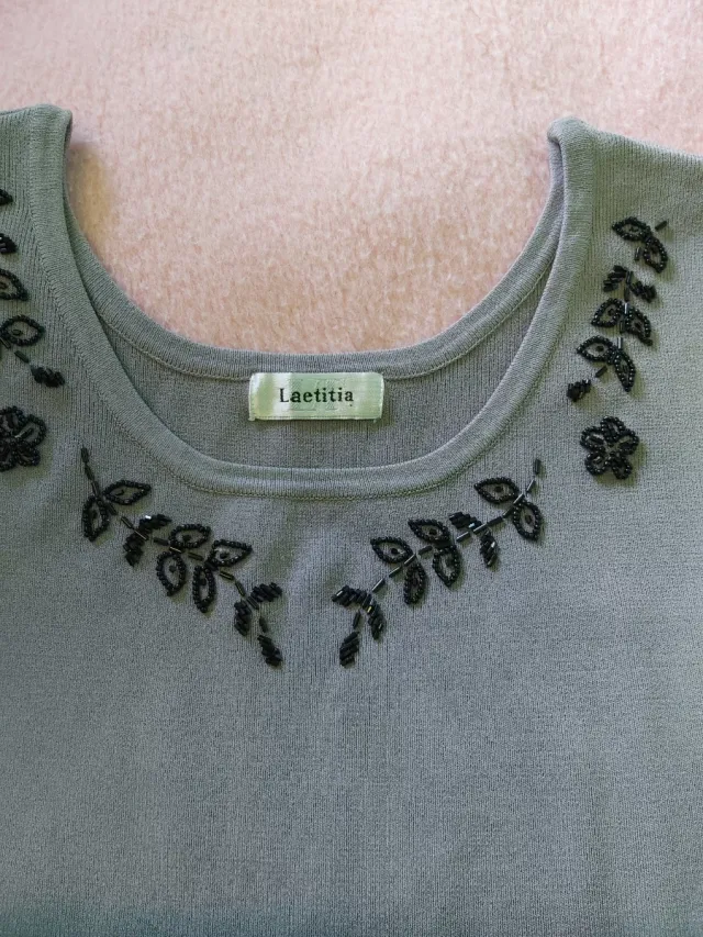 Blusa Laetitia con bordado de pedrería