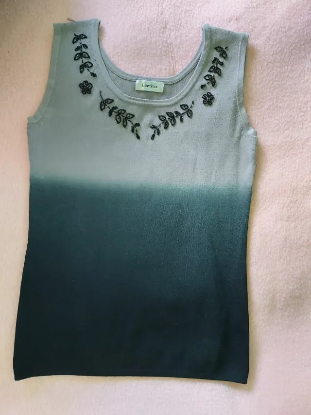 Blusa Laetitia con bordado de pedrería